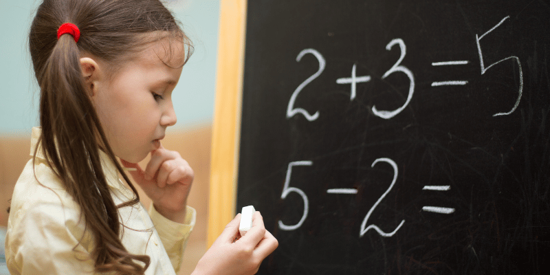 Warum Mathe vielen schwerfällt und was du dagegen tun kannst: Entdecke Ursachen wie Lücken, Angst und fehlenden Praxisbezug – plus 5 konkrete Lösungen mit Beispielen. Jetzt auf lernfoerderung.de!